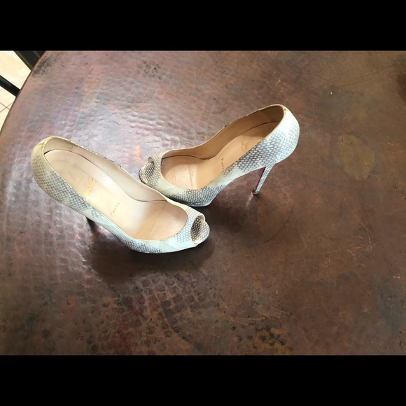 Christian Louboutin Peep Toe Platform Pumps - Picture 3 of 8